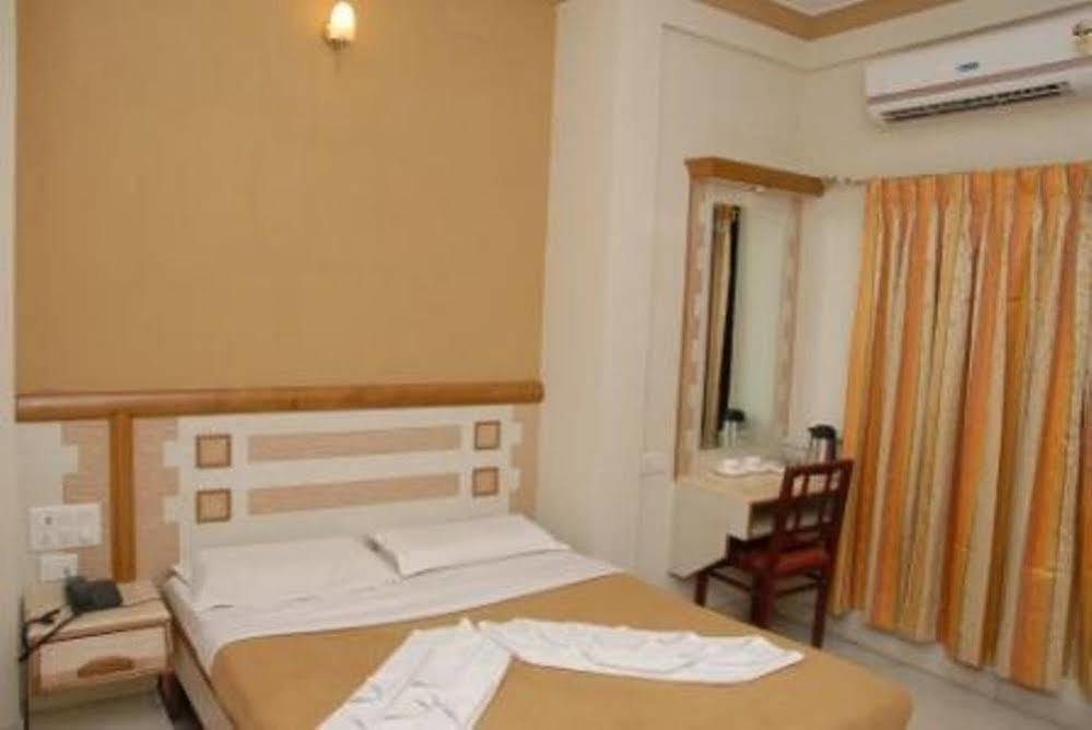 Hotel Manasa Paradise Bangalore Exteriör bild